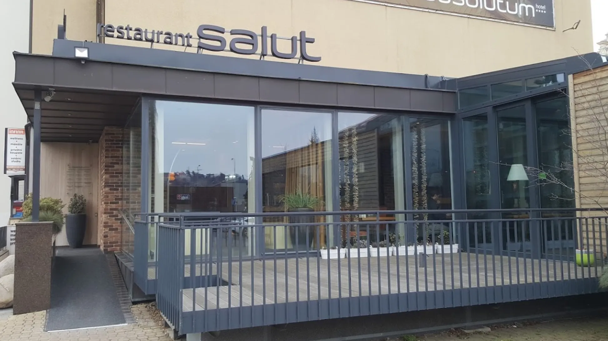 Absolutum Wellnes Hotel (dříve EpiCentrum), Praha (2004)